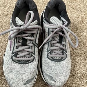 Women’s Brooks Adrenaline 20 GTS XX Running shoe.  Hard to find size 8.5D (Wide)